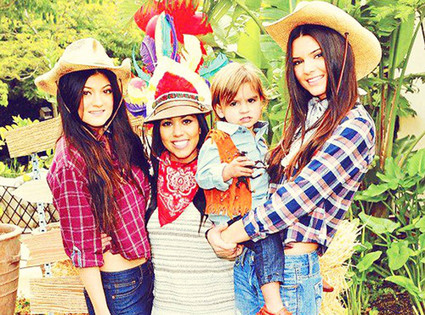 Kendall Jenner, Kylie Jenner, Kourtney Kardashian, Mason Disick Kendall Jenner, Kylie Jenner, Kourtney Kardashian, Mason Disick